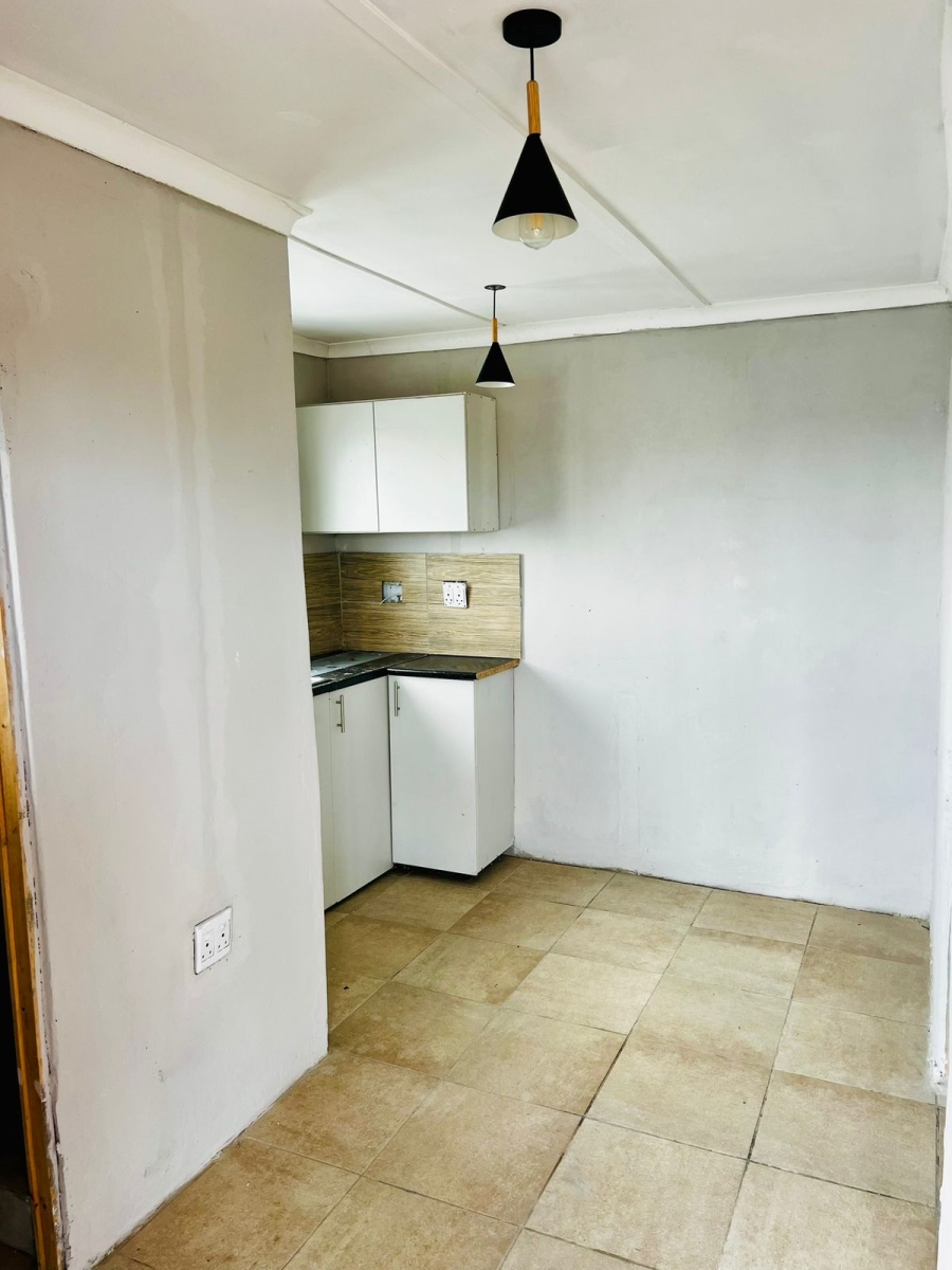 6 Bedroom Property for Sale in Delft Western Cape